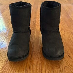 Girls UGG Classic Weather Short Boots in Black Size 4